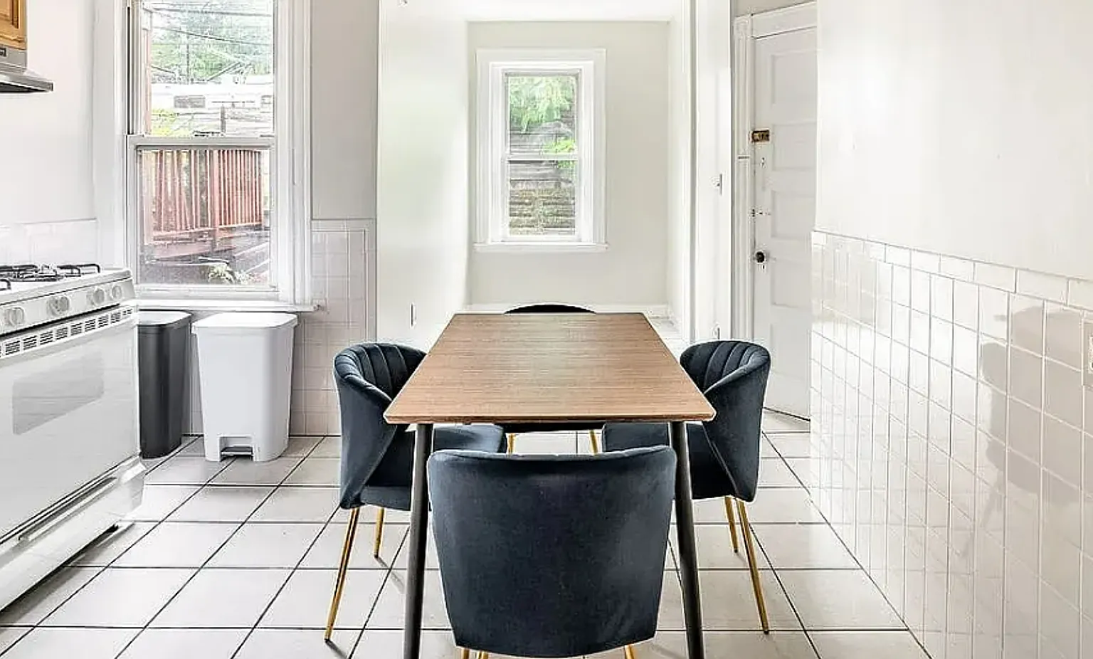 Charming 4 Bedroom — Photo 2