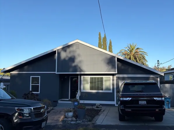 31 Adelaide Dr, Martinez, CA 94553