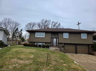 6180 Jamestown Dr, Parma, OH 44134