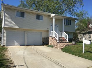 57 Ard St, Bay Shore, NY 11706