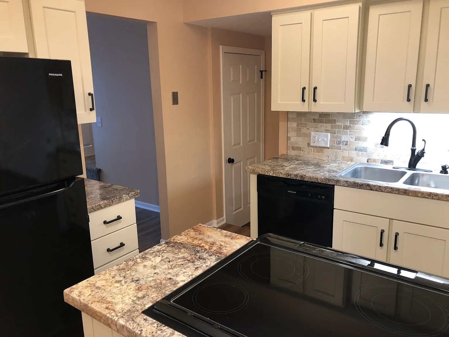 2 bed, 1.5 bath, 1000 sqft, $1,650 — Photo 4