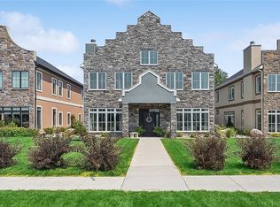 404 Franklin St, Pella, IA 50219