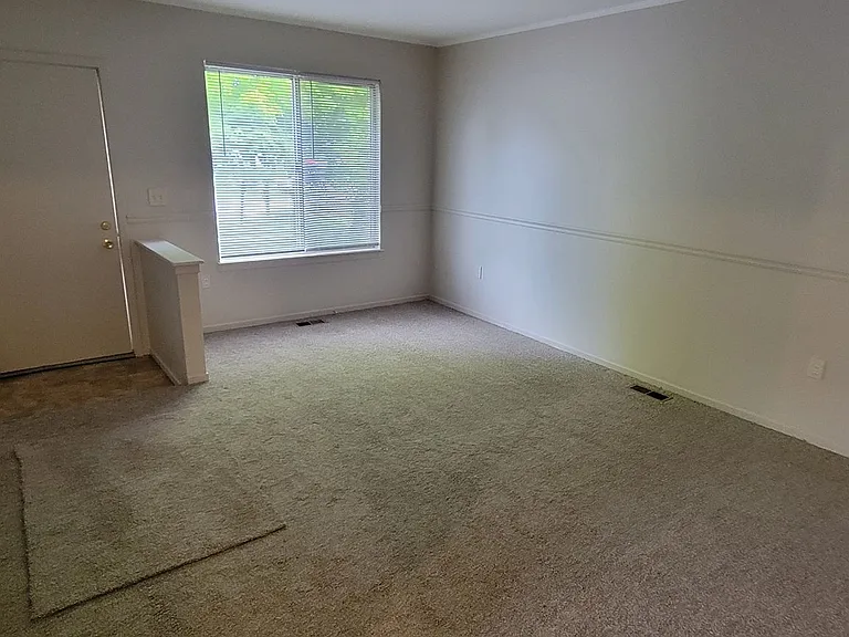 21276 Abrahm St — Photo 3