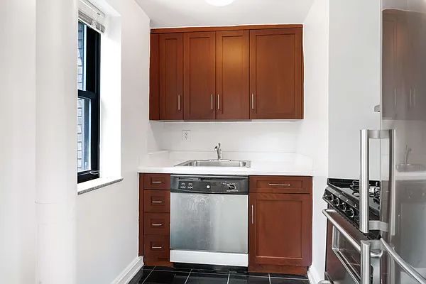 Rented by Anchor Associates | media 17