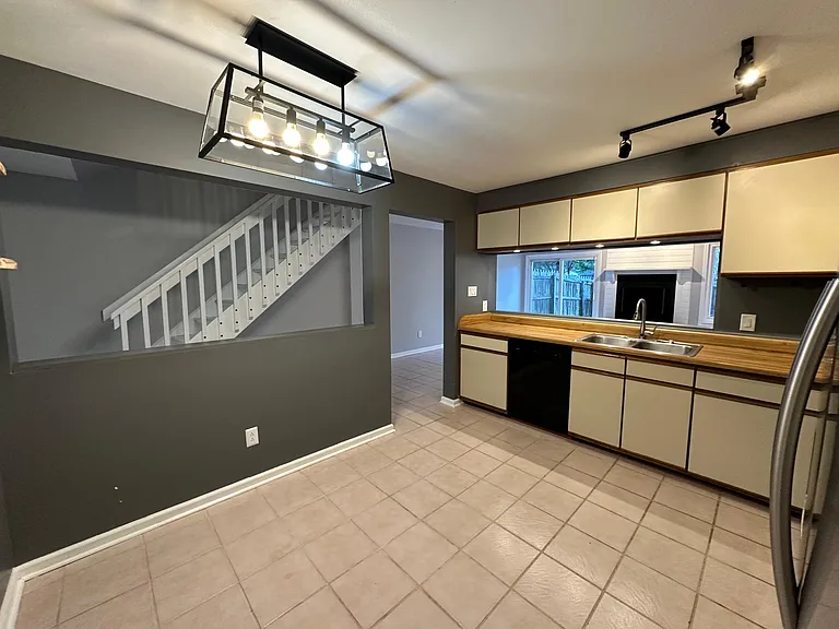 792 Quesnel Dr — Photo 11