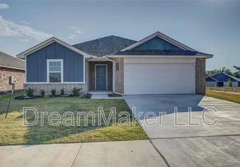 2405 S 28th Ter — Photo 2