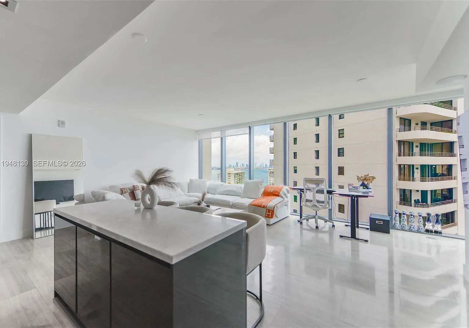 2 bed, 2.0 bath, 1137 sqft, $8,500 — Photo 3