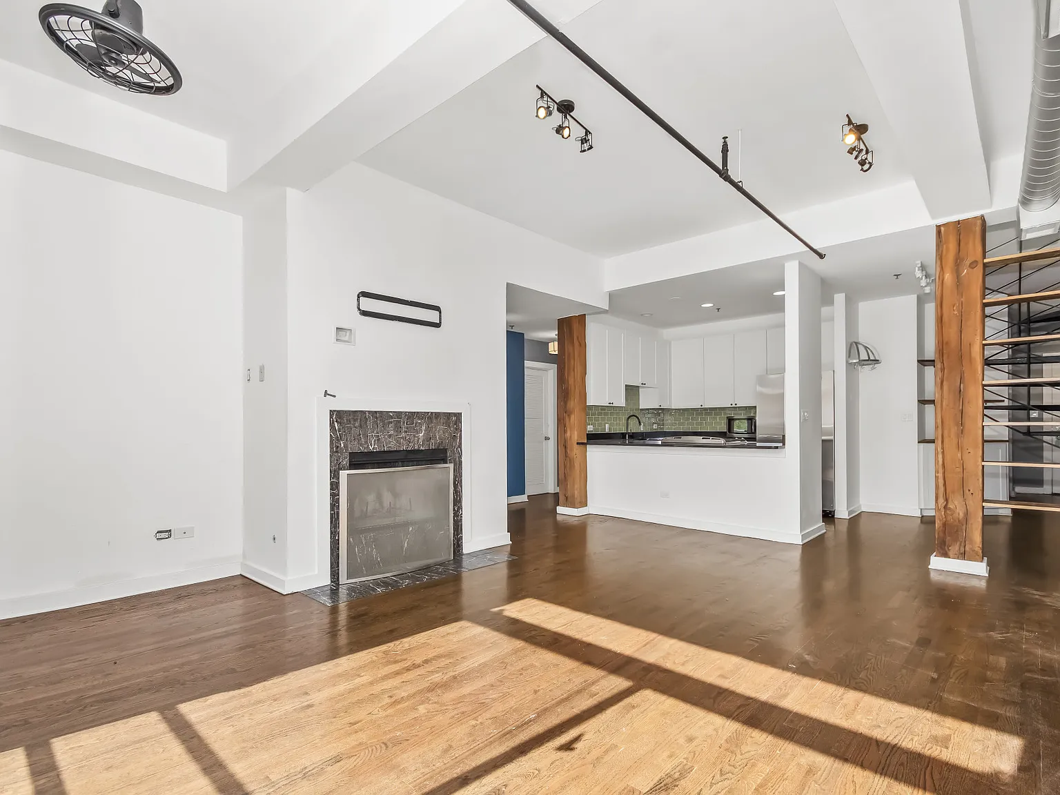 2221 N Lister Ave — Photo 2