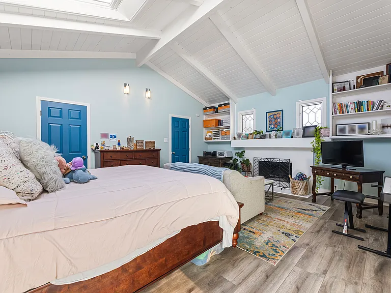 Primary bedroom view 3