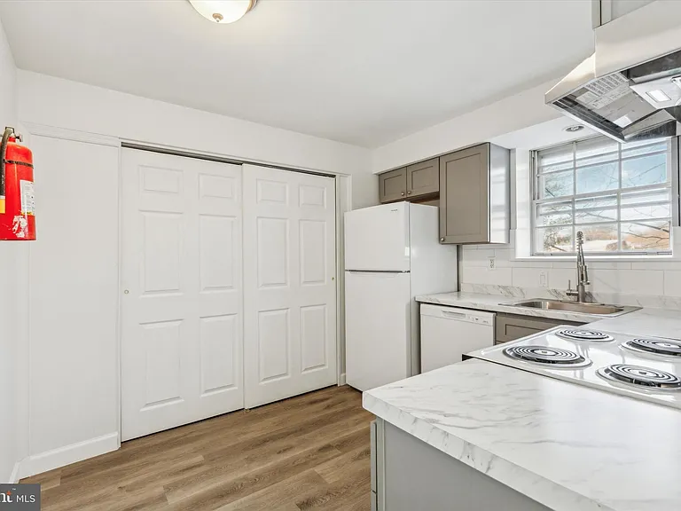 329 Buttonwood St #D — Photo 2