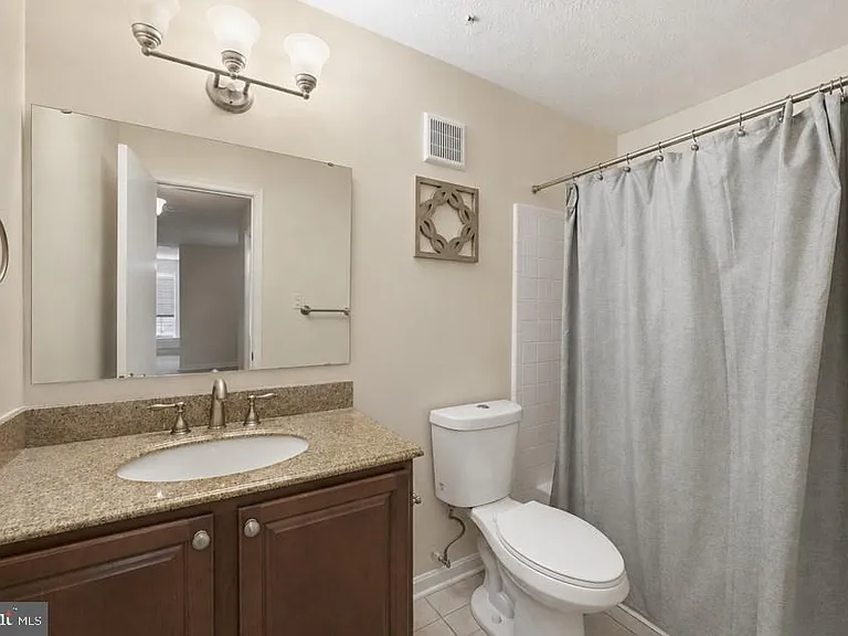 10118 Oakton Terrace Rd #10118 — Photo 11