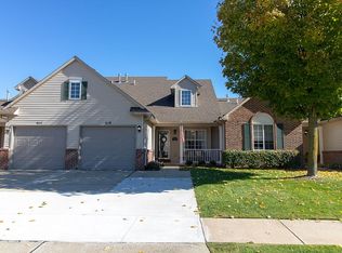 219 Woodfield Square Ln, Brighton, MI 48116