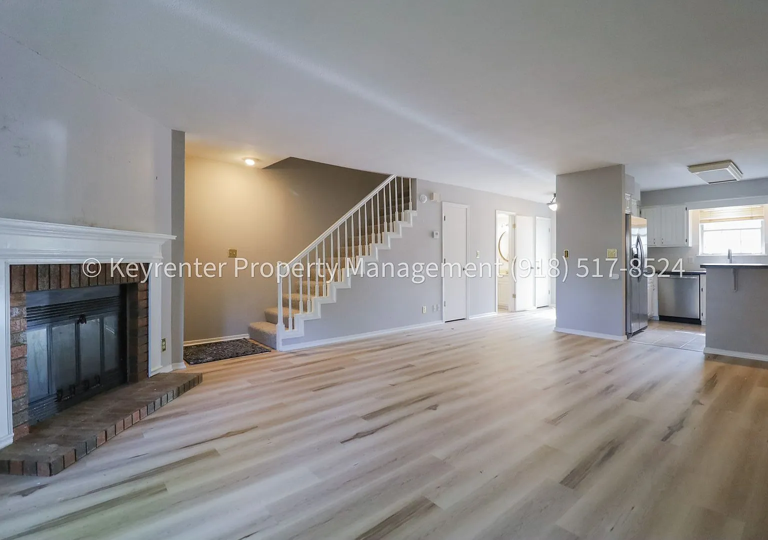 Beautiful South Tulsa 2 bedroom 1.5 Bath Condo! Available Now! — Photo 1