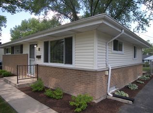 8 Crescent Rd, Lake Zurich, IL 60047