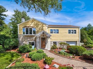 12 Carpenter Rd, Lynnfield, MA 01940