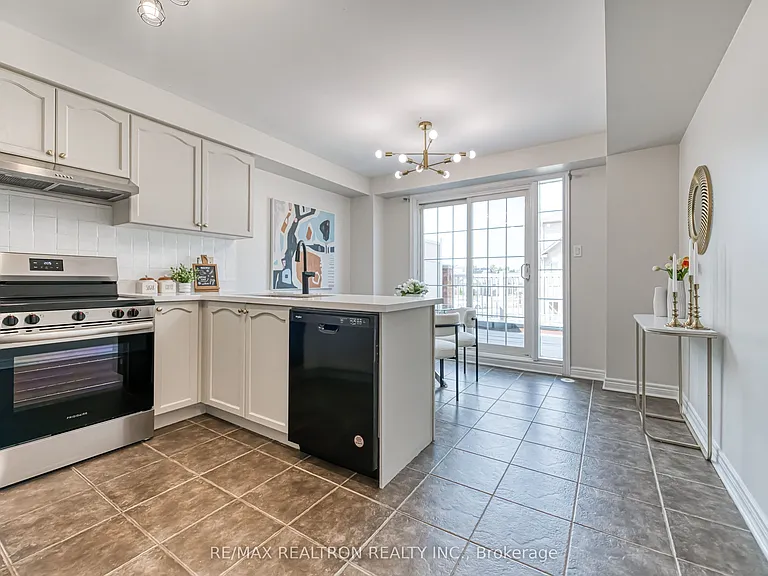 2554 Bur Oak Ave — Photo 19