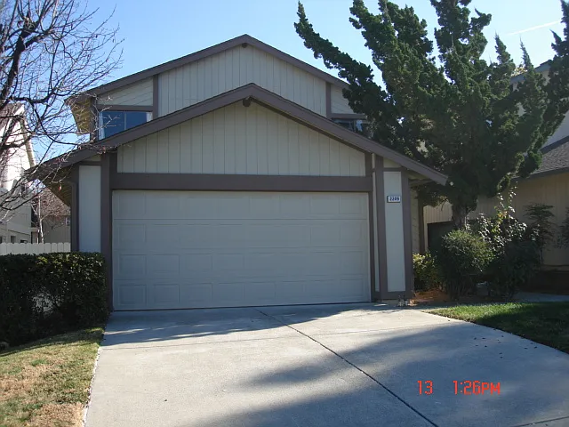 2209 Glenmount Dr photo 1