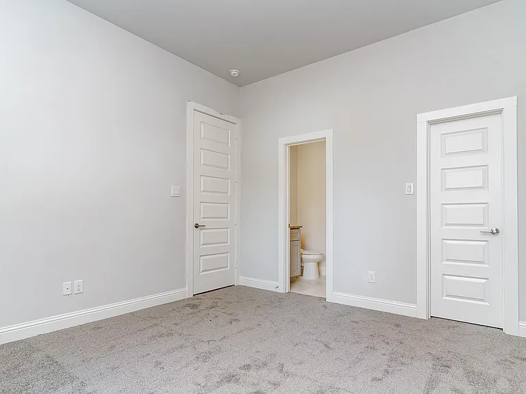 5209 Noble Ln — Photo 14