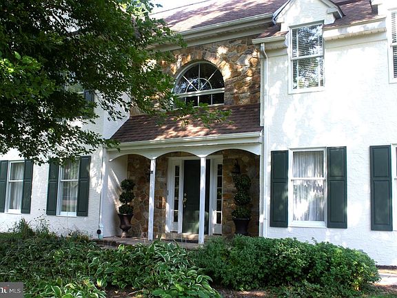 5th image of 4 Harmony Cir