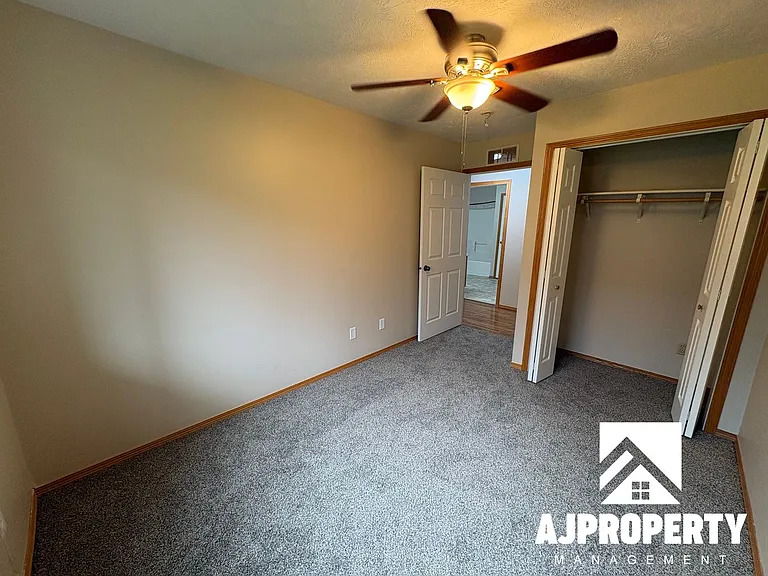 925 S Newcomb Ave — Photo 7