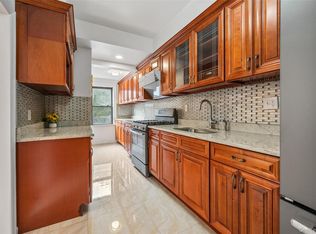 6438 84th St, Middle Village, NY 11379