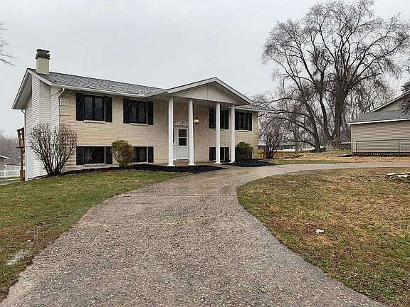3rd image of 209 N Parkway Dr