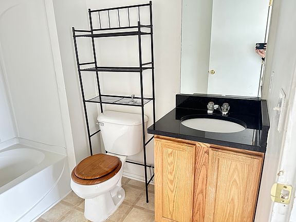 5th image of 15602 Stone Crossing Dr #1