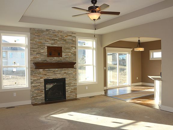 2nd image of 704 NW Seasons Dr