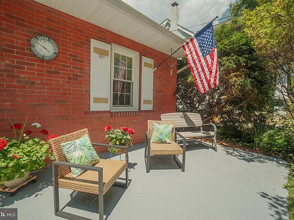 4th image of 606 Centennial Ave
