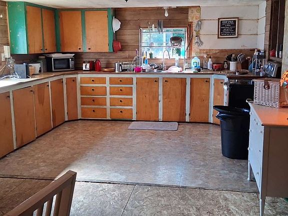 5th image of 715 9th St