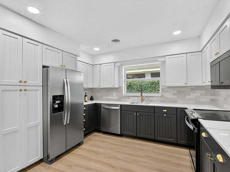 1221 Singer Dr — Photo 13