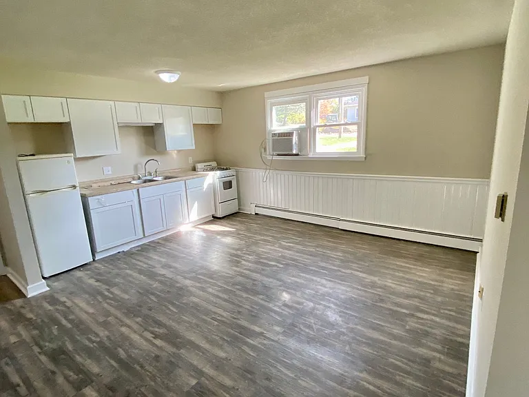 410 S 6th St — Photo 5