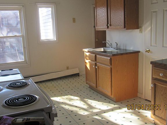 3rd image of 126 Mohawk St #4