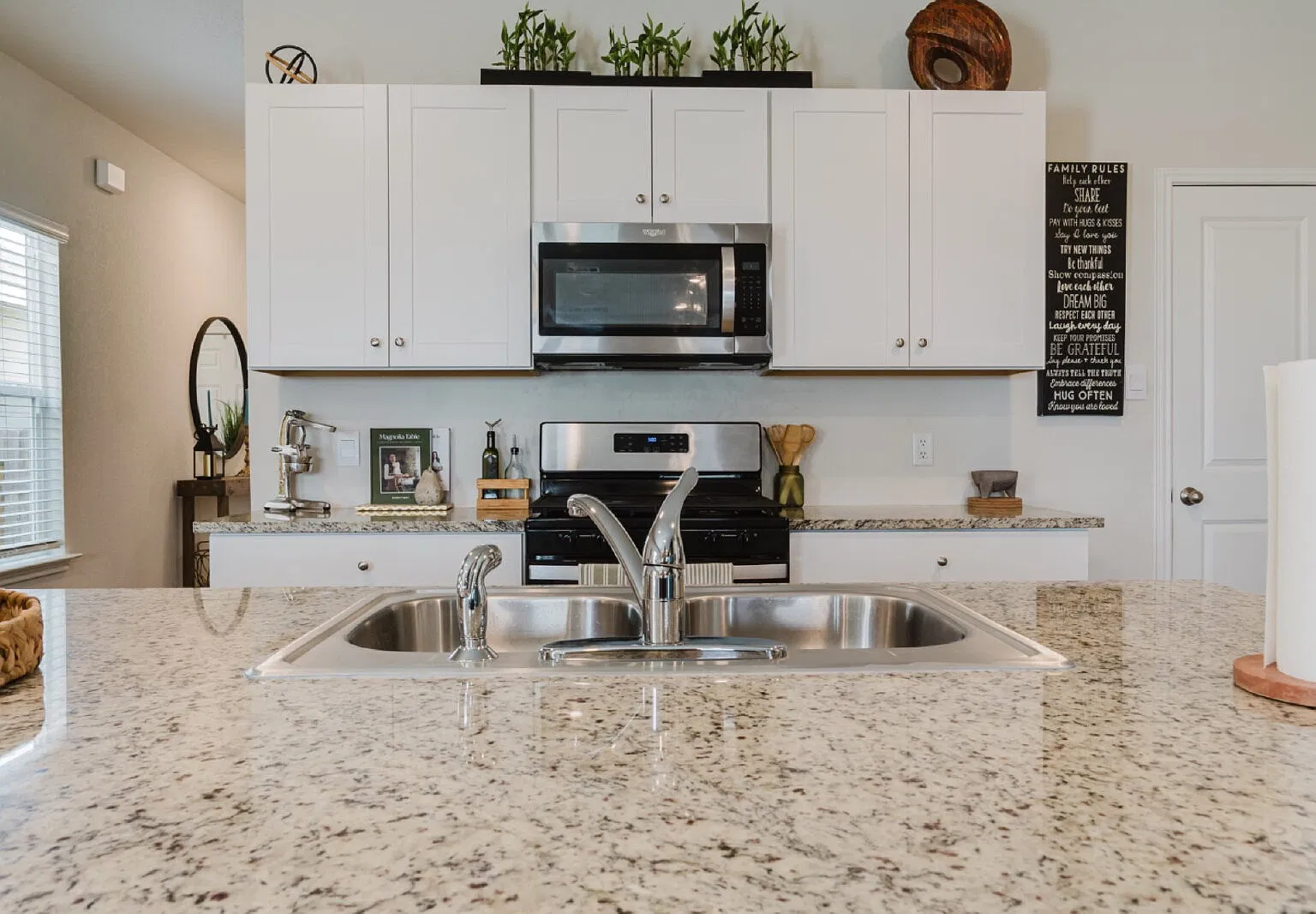 4 bed, 2.5 bath, 2045 sqft, $1,800 — Photo 3