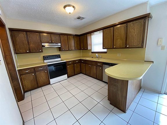 5th image of 5411 NW Cottonwood Dr