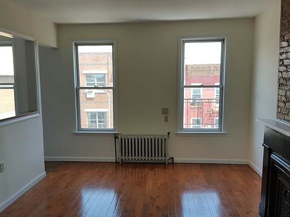 4th image of 556 17th St #210