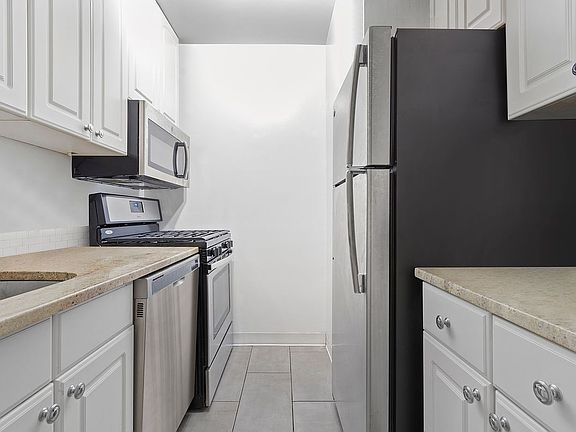 5th image of 301 E 79th St Unit Ph37d
