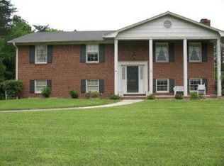 1236 S Peace Haven Rd, Clemmons, NC 27012