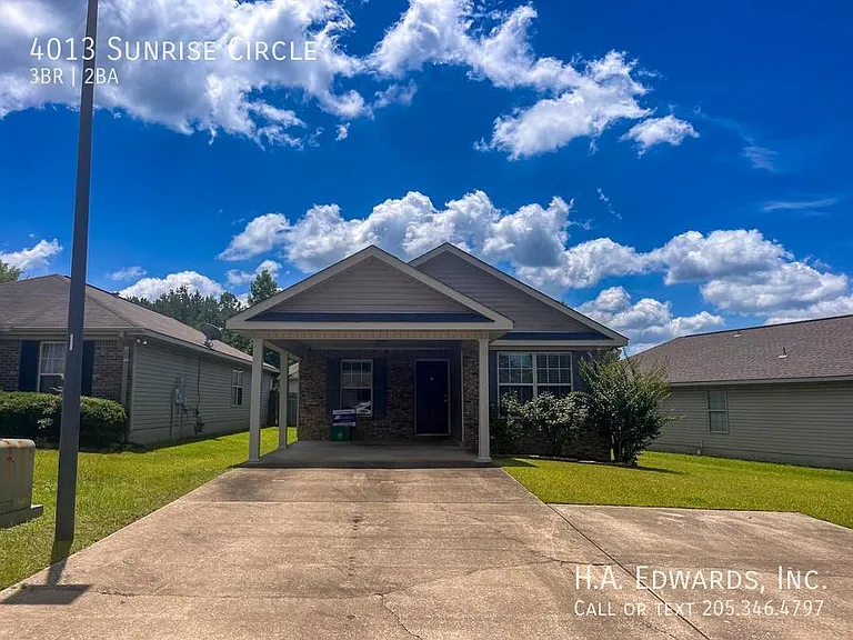 4013 Sunrise Cir — Photo 2