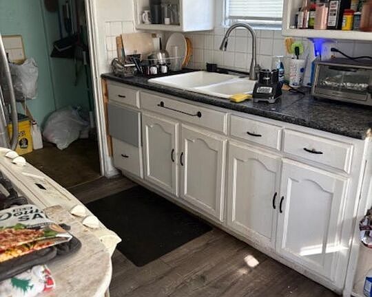 4th image of 1155-1153 E 106th St