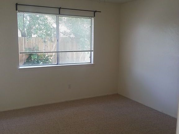 3rd image of 1922 Gracy Farms Ln #A