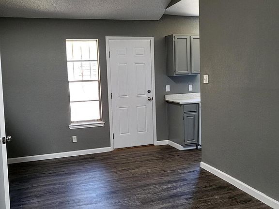 5th image of 11825 Lewis Lee Ct