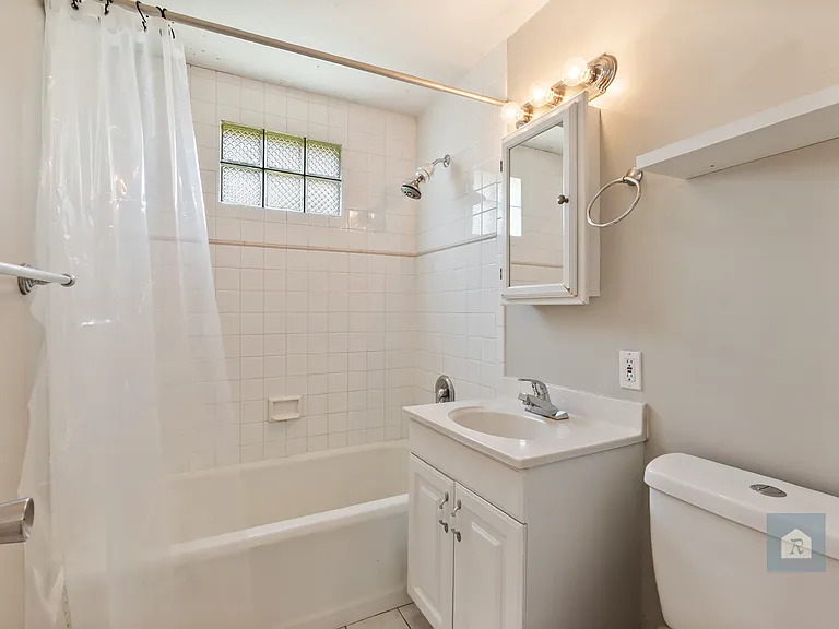 7211 Roe Ave — Photo 5