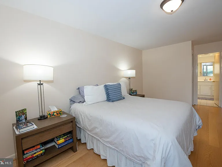 1637 Oakwood Dr #S122 — Photo 9