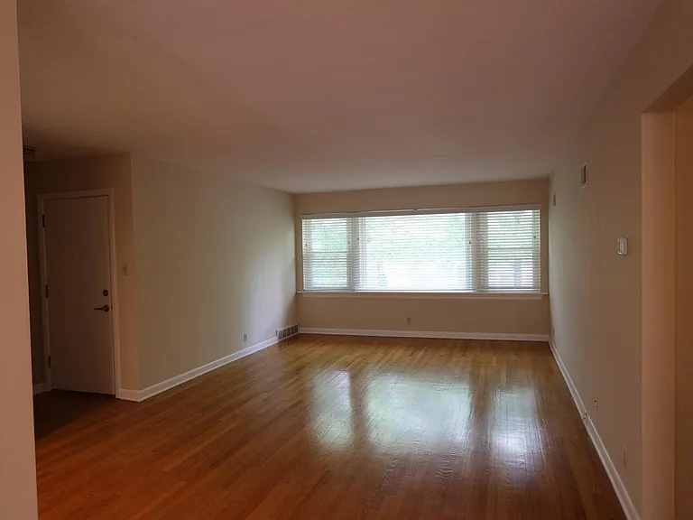 7575 Parkdale Ave #2W — Photo 8
