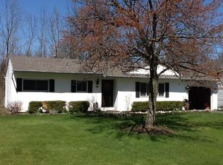 89 Kenwick Dr, Rochester, NY 14623