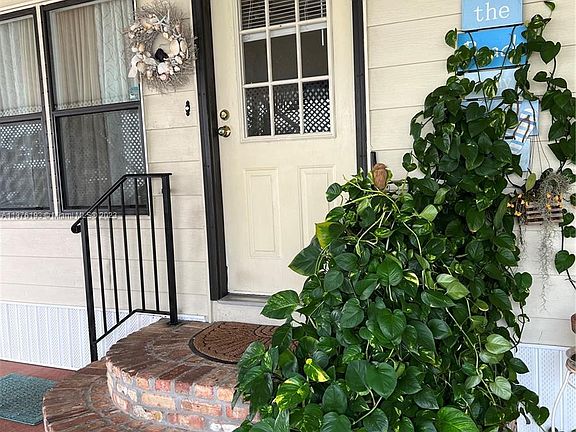 5th image of 7714 SE Saratoga Dr
