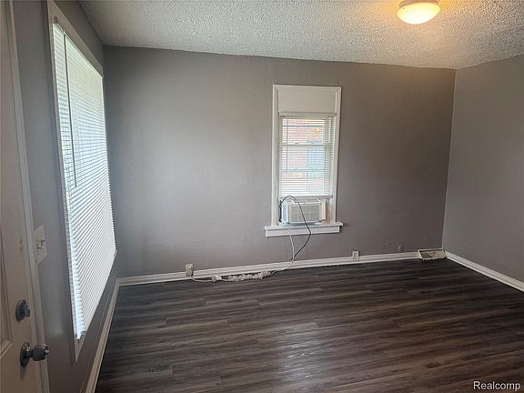 3rd image of 3322 Isabelle St