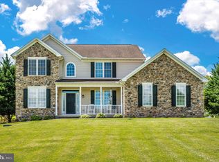 221 Berkshire Dr, Falling Waters, WV 25419