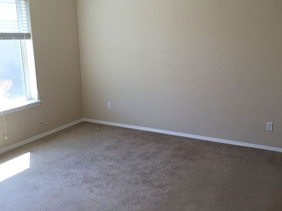 3rd image of 518 NE 63rd Ave
